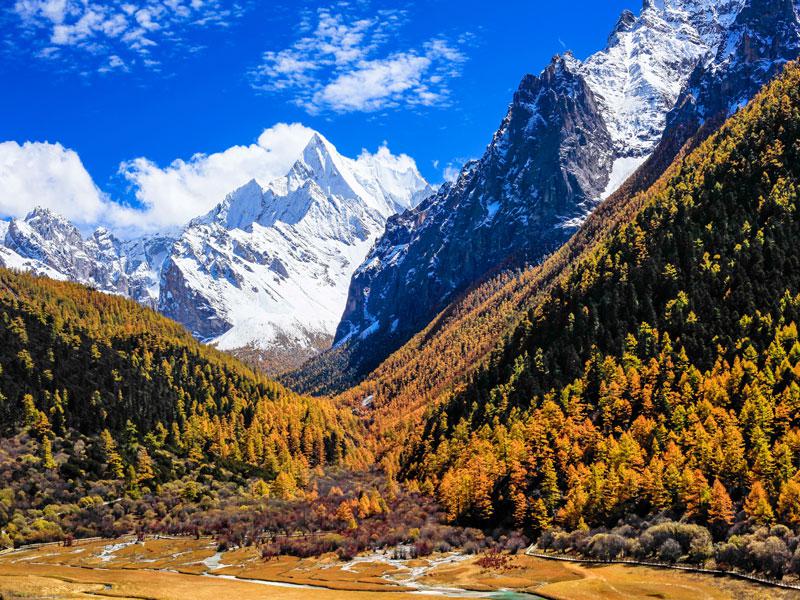 Le paysage de Sichuan Occidental à l'automne