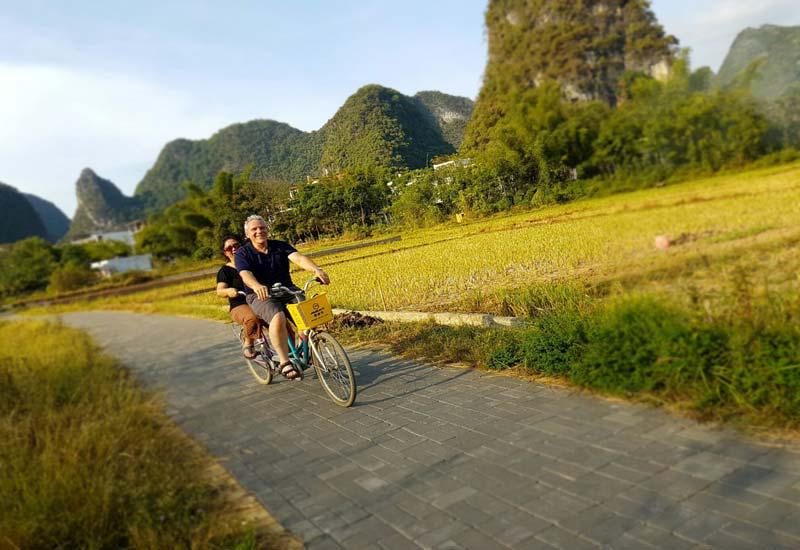 Randonnée à la campagne de Yangshuo en vélo