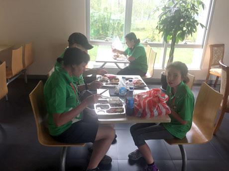 déjeuner dans la base