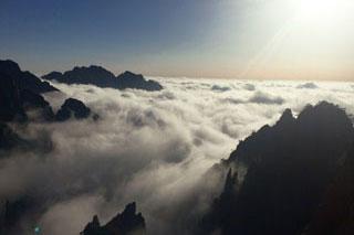 Les mers de nuages aux Montagnes Jaunes
